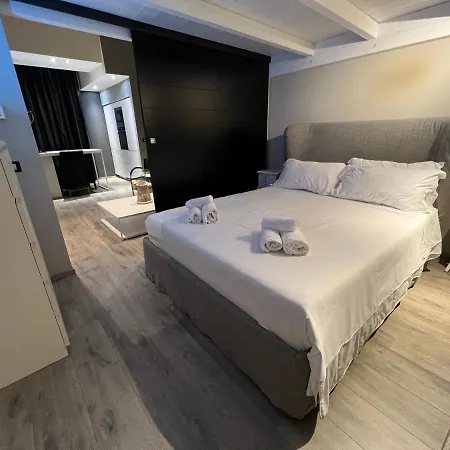 Portici Design - Historical Center Apartment